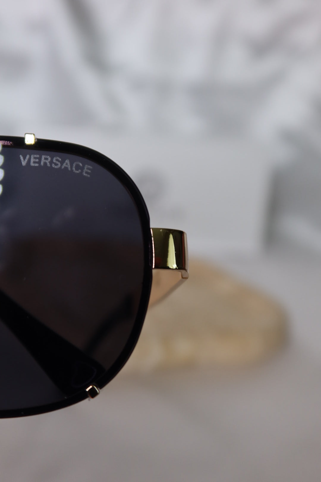 Versi Men Sunglasses (black and gold)